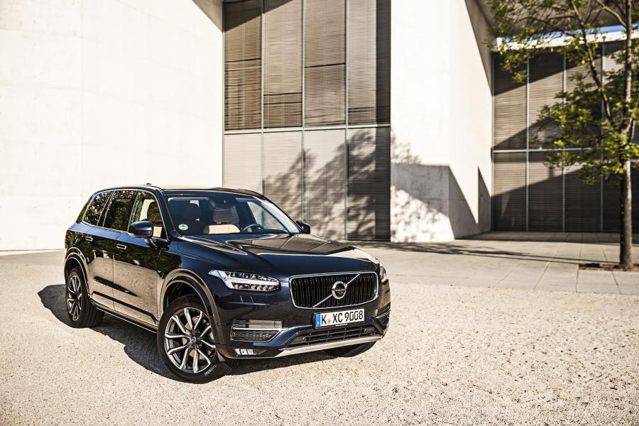  Volvo XC90 D5 Momentum 2015 года  (фото 15 из 26)